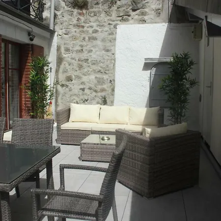 Appartement Rénové 2-8 Personnes *